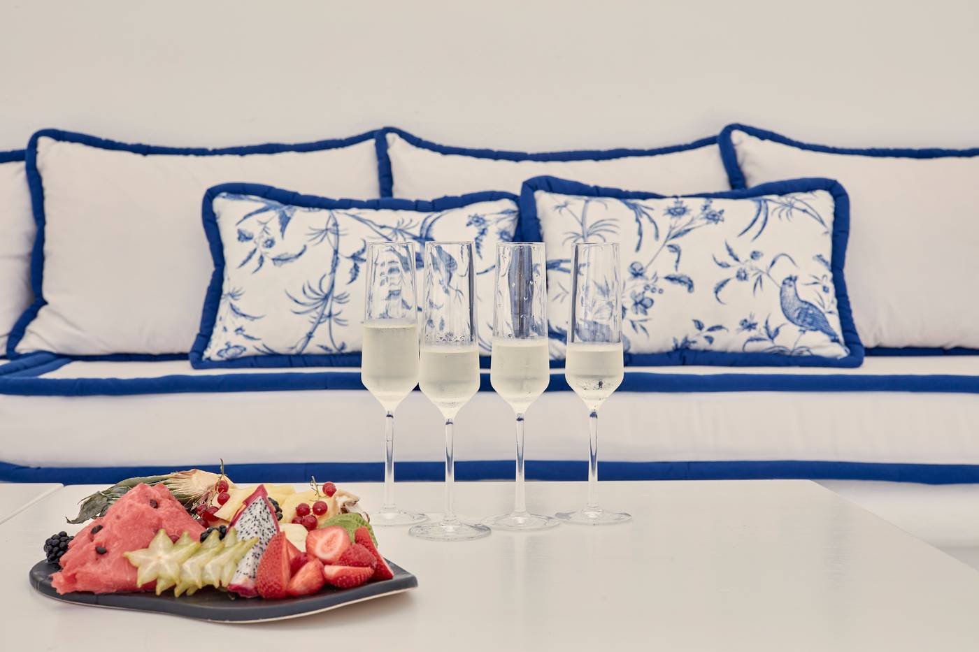 Katikies-Mykonos---The-Leading-Hotels-Of-The-World-Bar-39