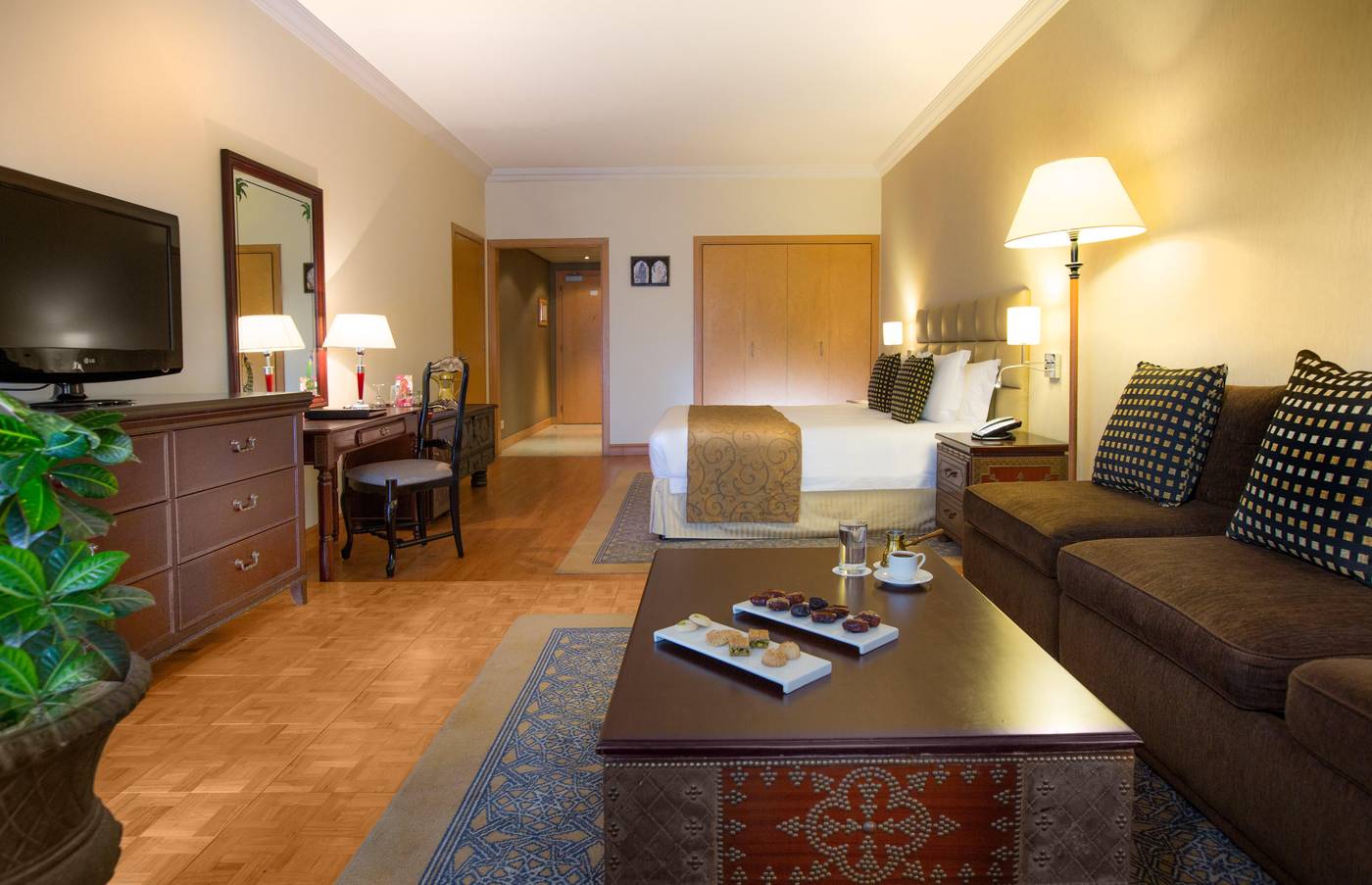 Millennium-Plaza-Downtown-Hotel-Room-26