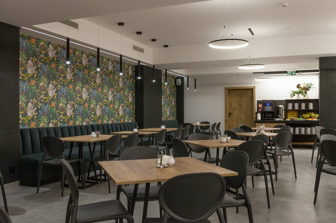 Alexander-Restaurant-13