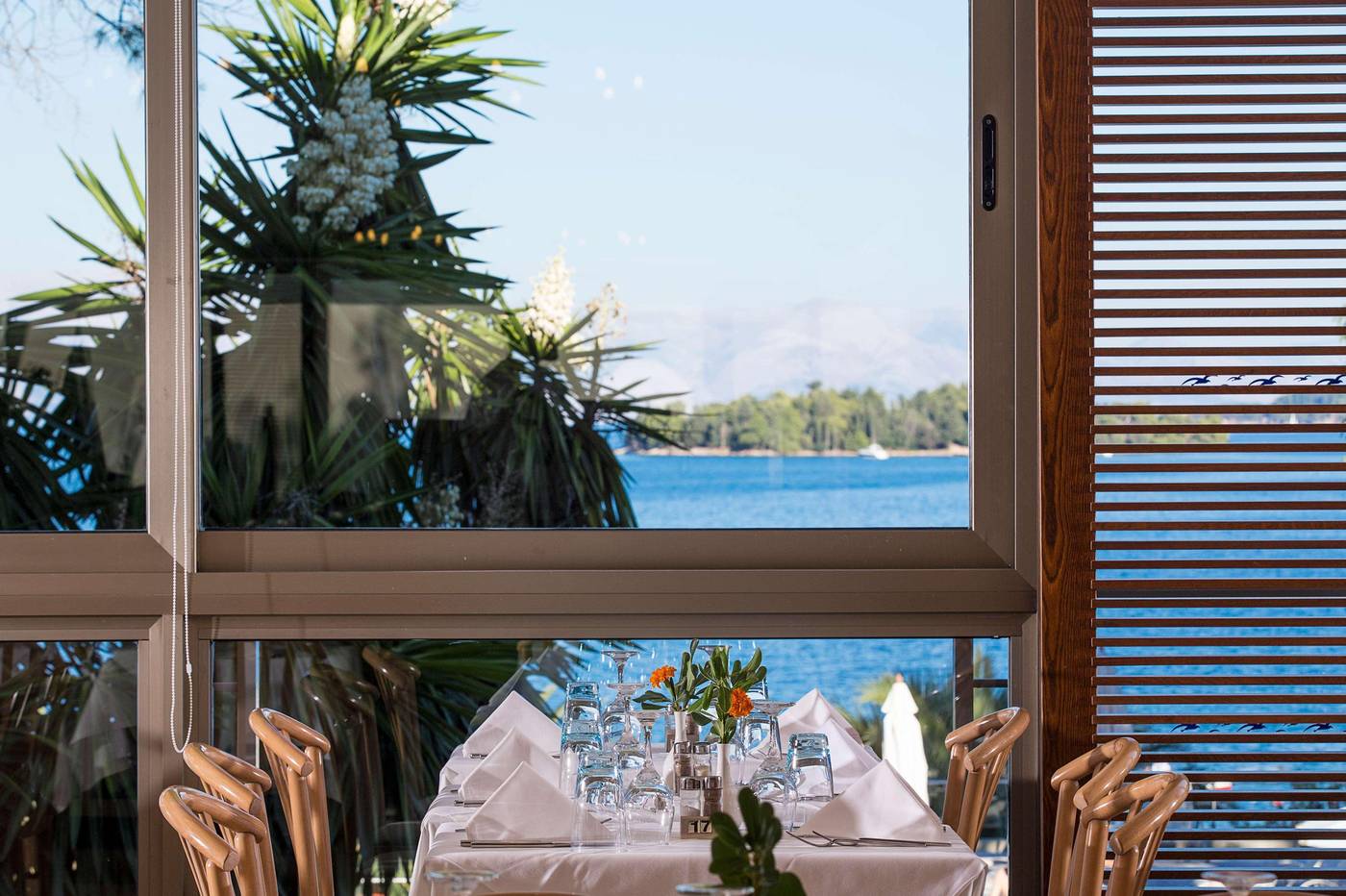 Kontokali-Bay-Restaurant-10