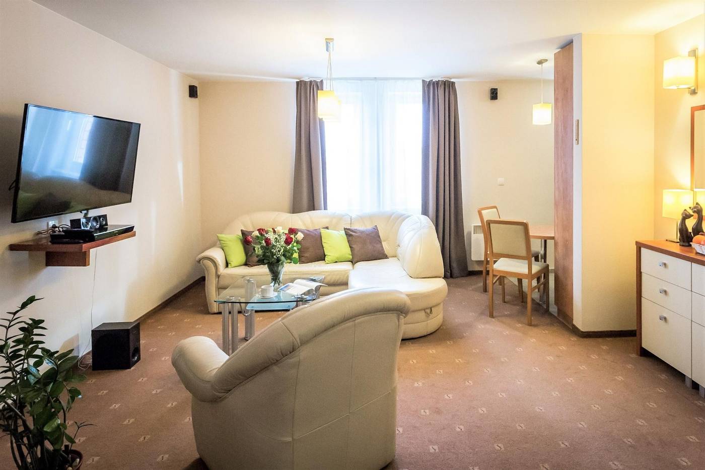 Warsaw---Apartments-Apartamenty-Sadyba-Room-18