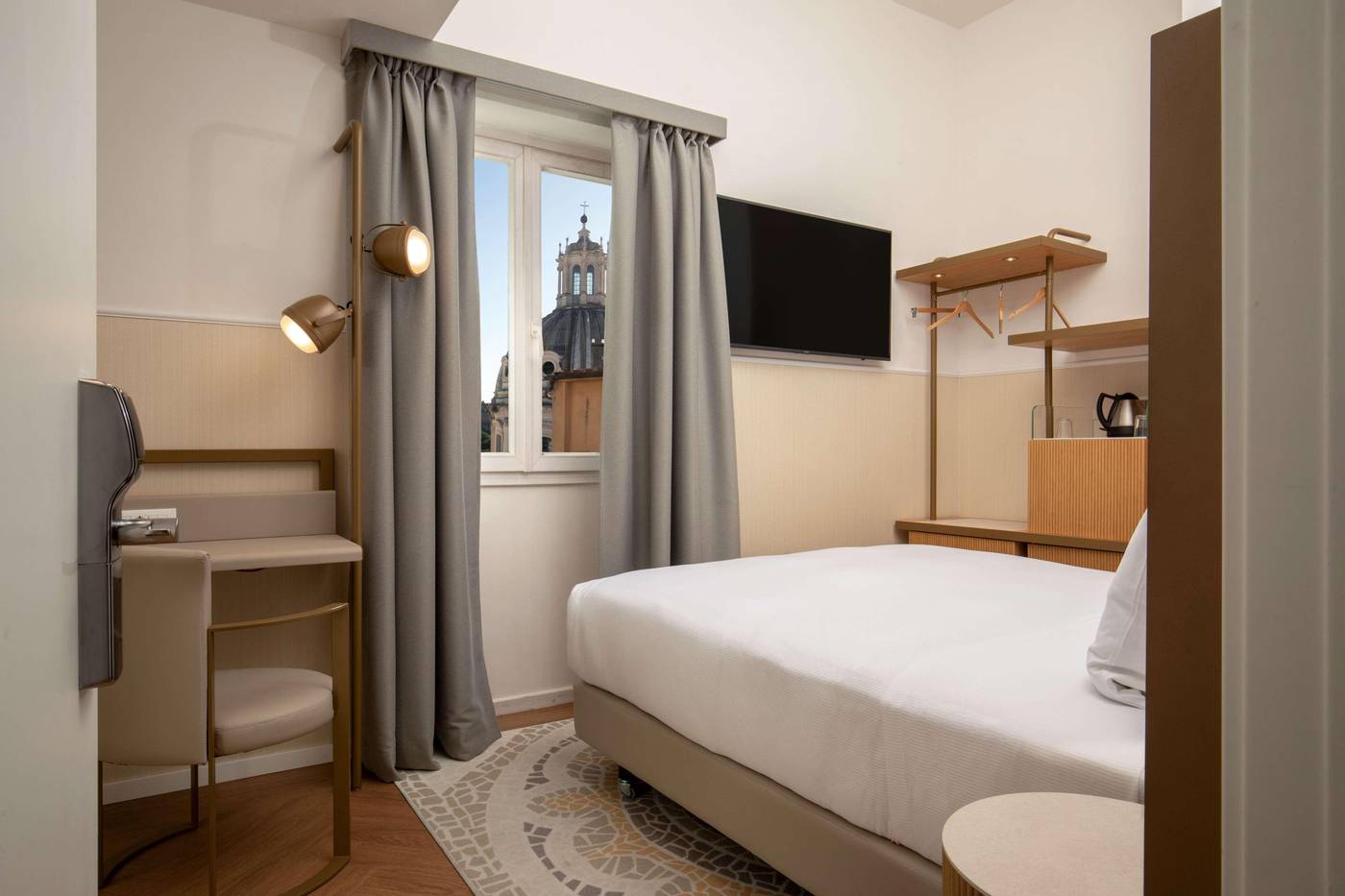 Cosmopolita-Hotel-Rome--Tapestry-Collection-by-Hil-Room-34