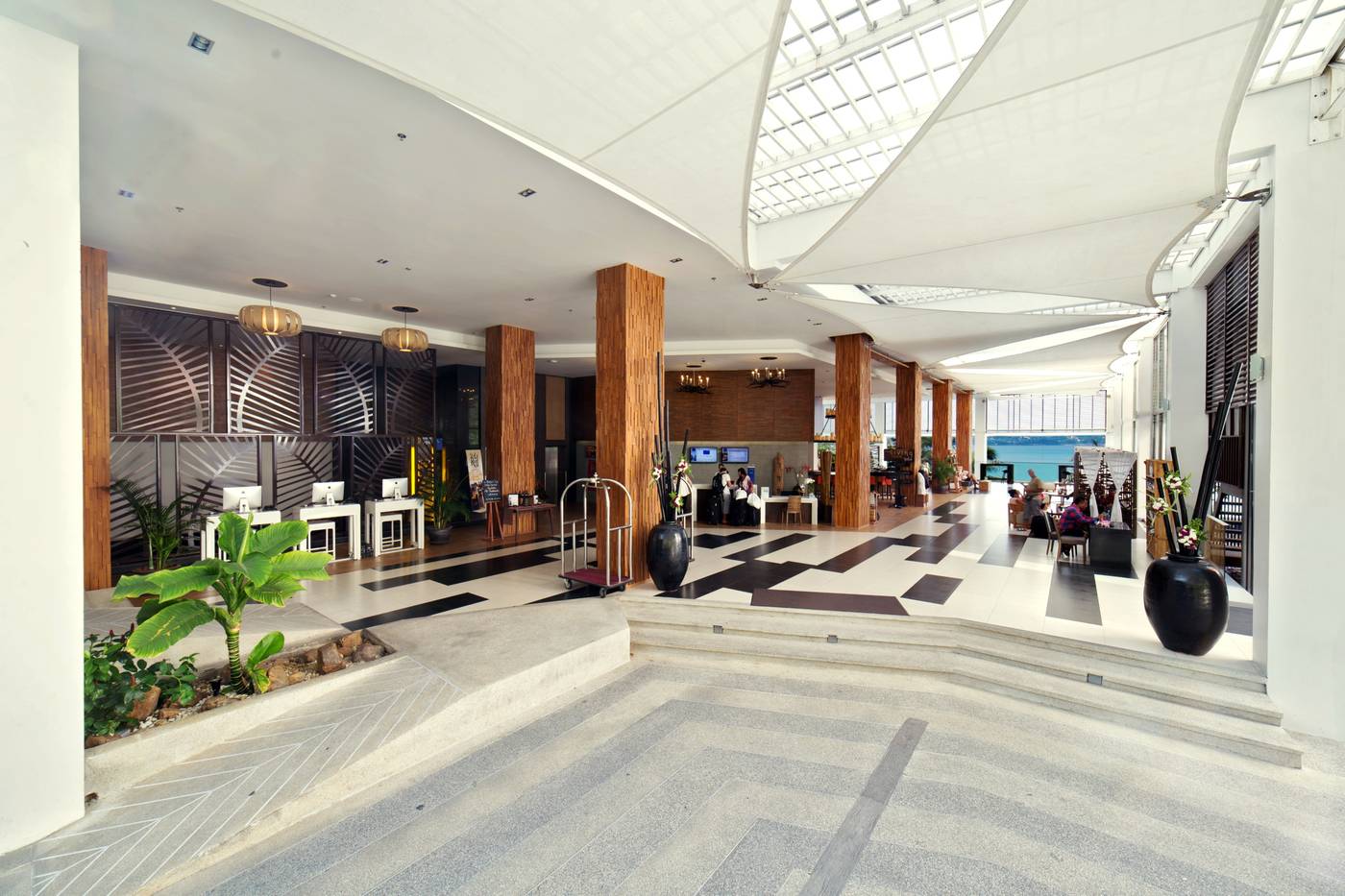 Novotel-Phuket-Kamala-Lobby-64