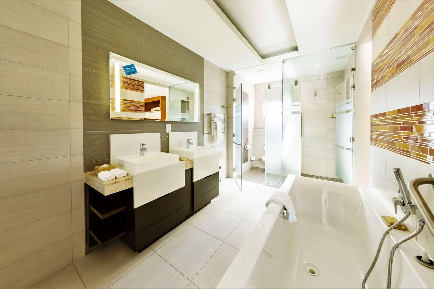 Doubletree-by-Hilton-Cape-Town-Room-47