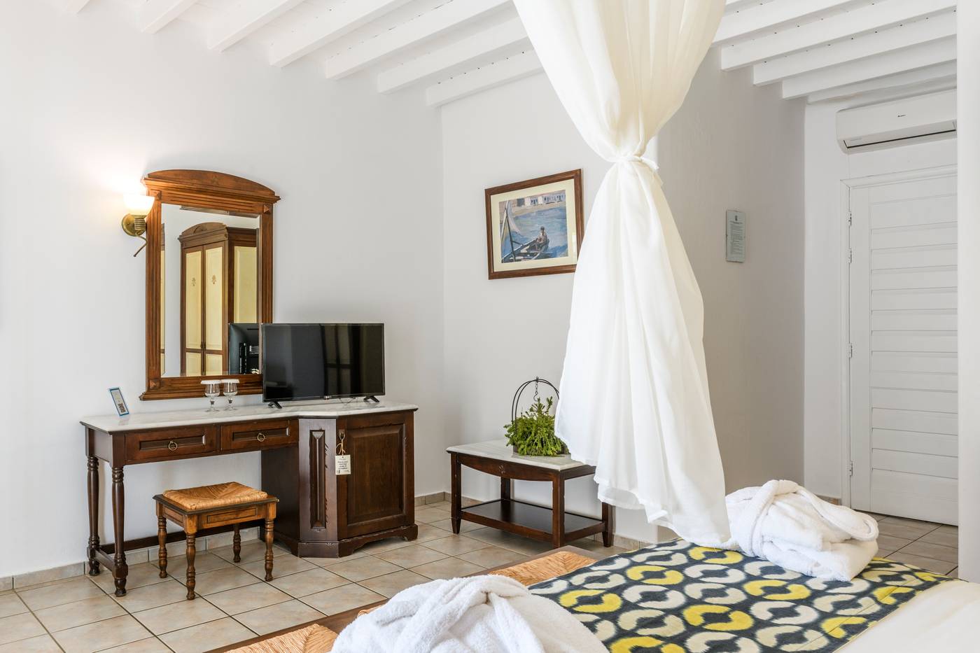 Pelican-Bay---Art-Hotel-Room-36