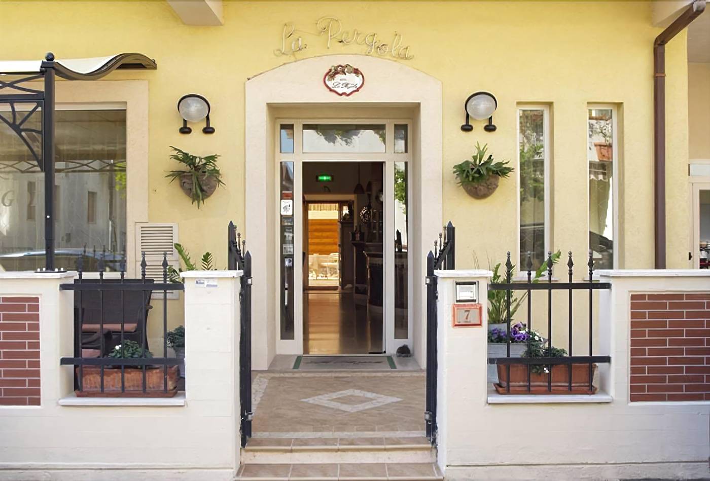 Hotel-La-Pergola-General-view-1