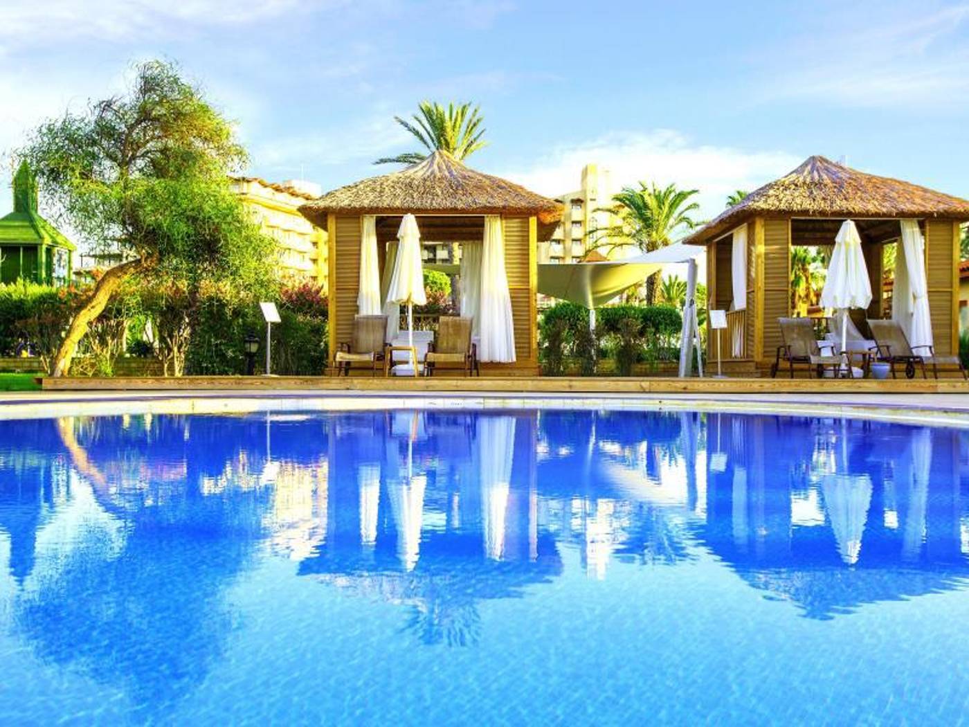 Bellis-Deluxe-Hotel-Pool-8