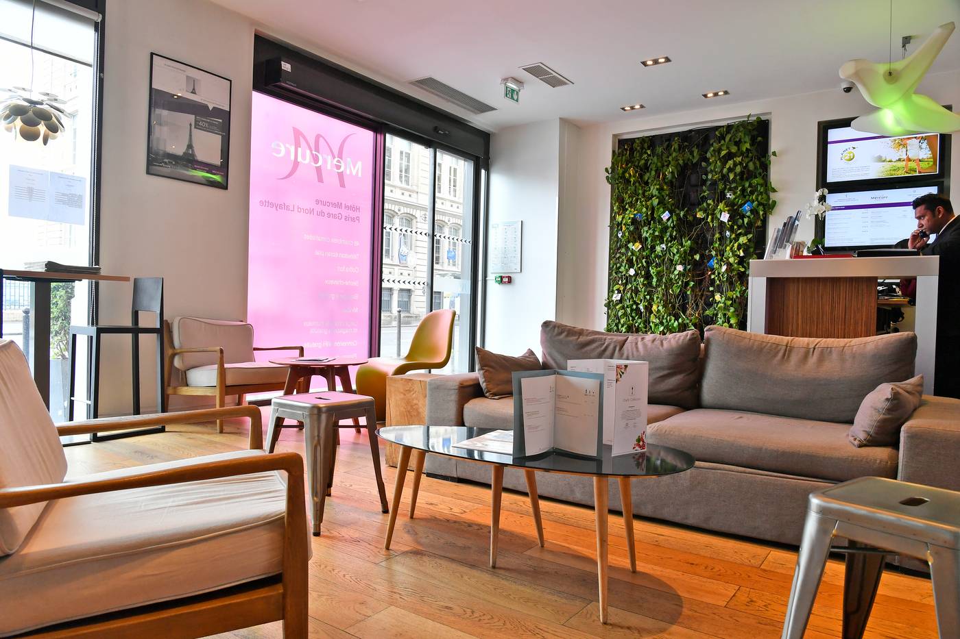 Mercure-Gare-Du-Nord-La-Fayette-Lobby-11