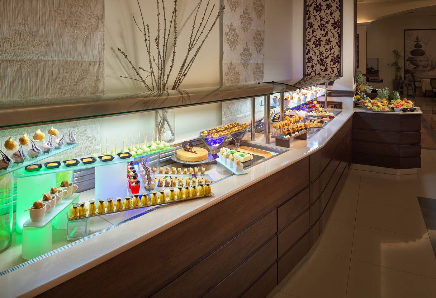 La-Marquise-Luxury-Resort-Complex-Restaurant-43