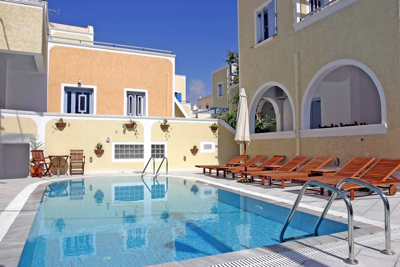 Sellada-Apartments-Pool-4