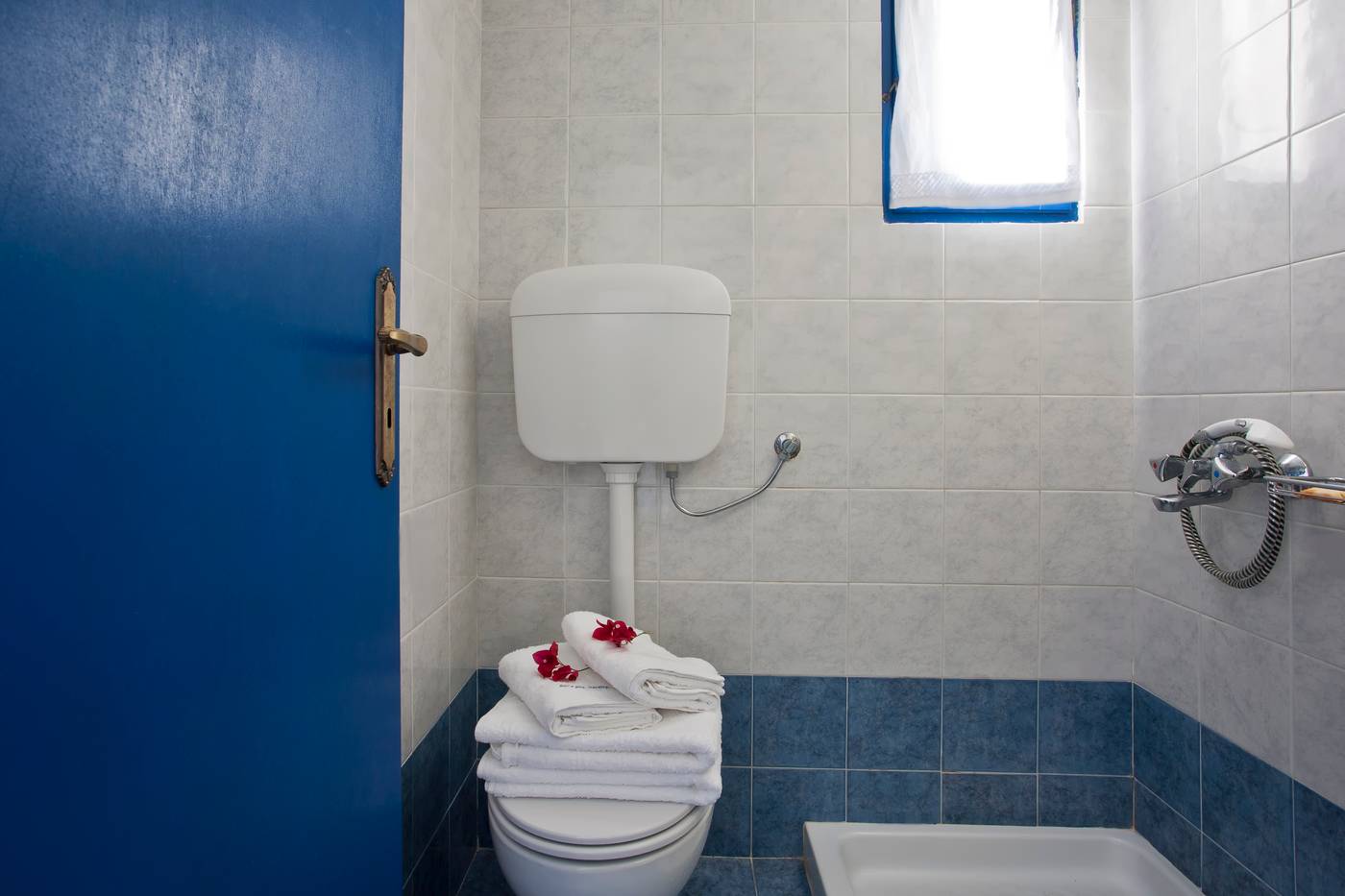 Ancient-Thira-Room-17