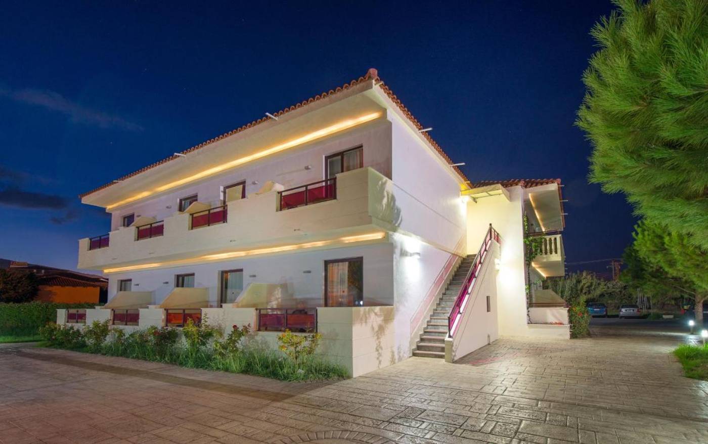 Canadian-Hotel-General-view-11