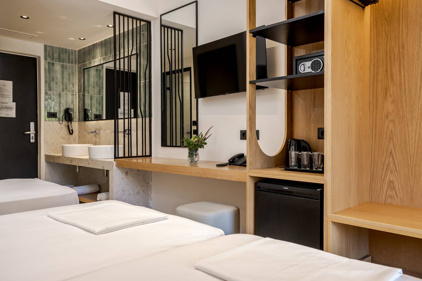 Canadian-Hotel-Room-19