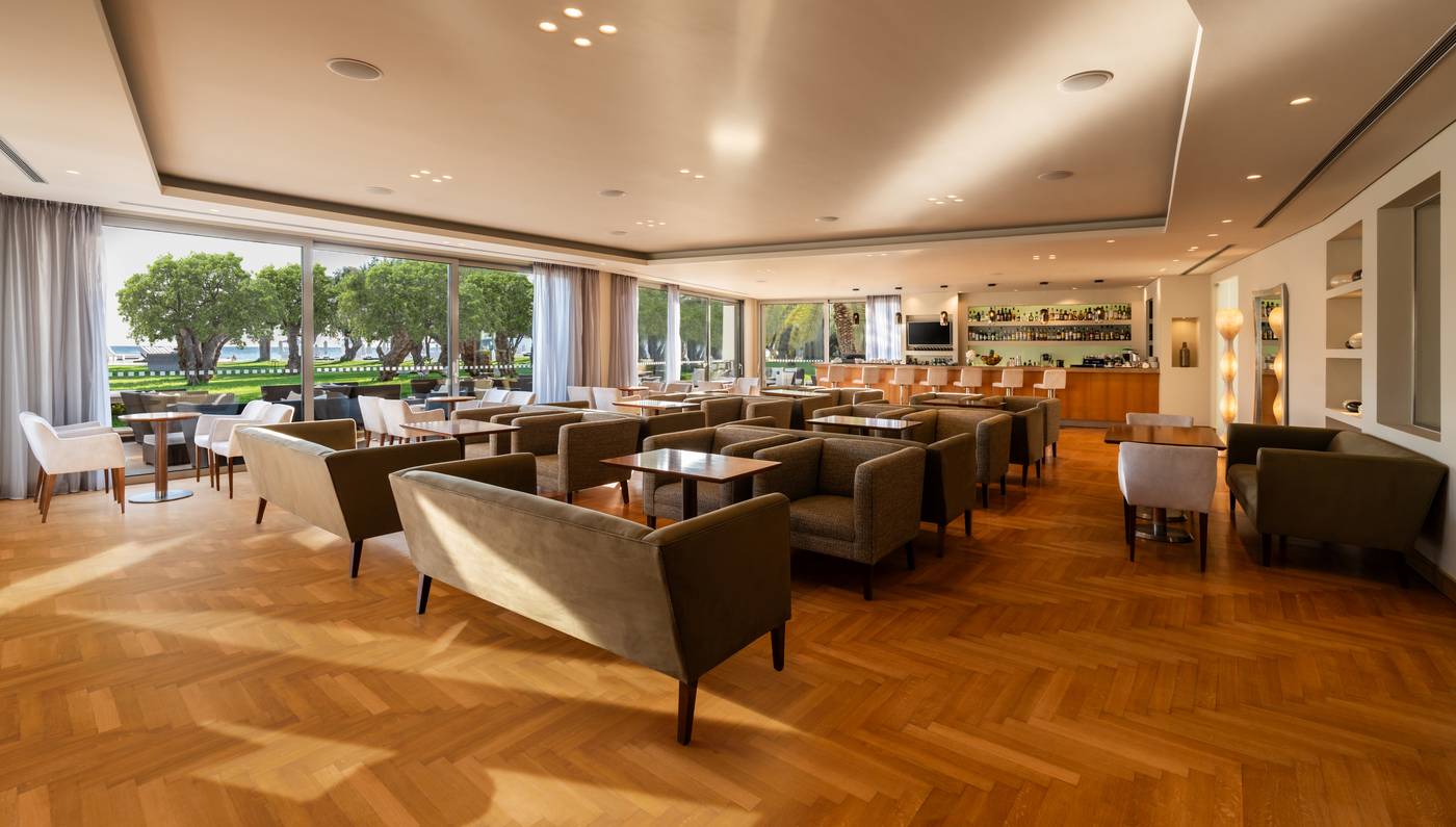 Plaza-Resort-Hotel-Bar-9