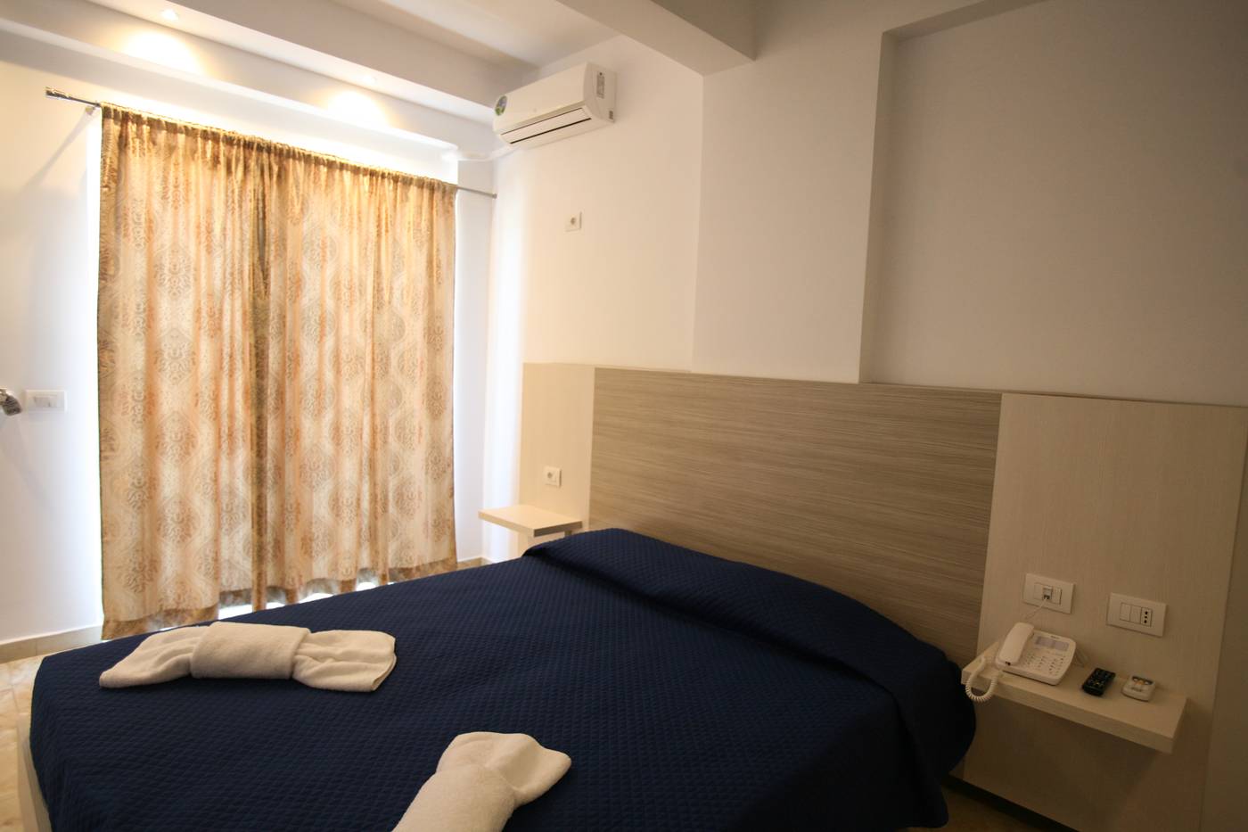 Saint-George-Palace-Hotel-Room-13