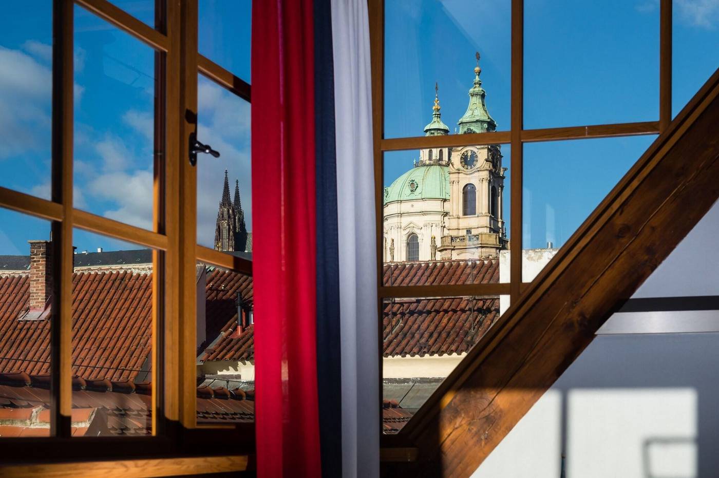 Old-Royal-Post-Hotel-Room-10