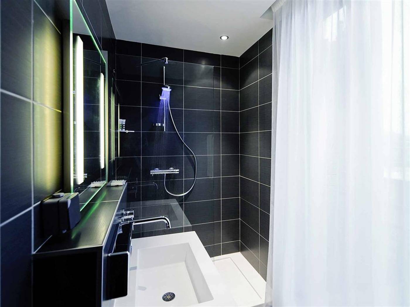 Hotel-Mercure-Paris-Tour-Eiffel-Pont-Mirabeau-Room-42