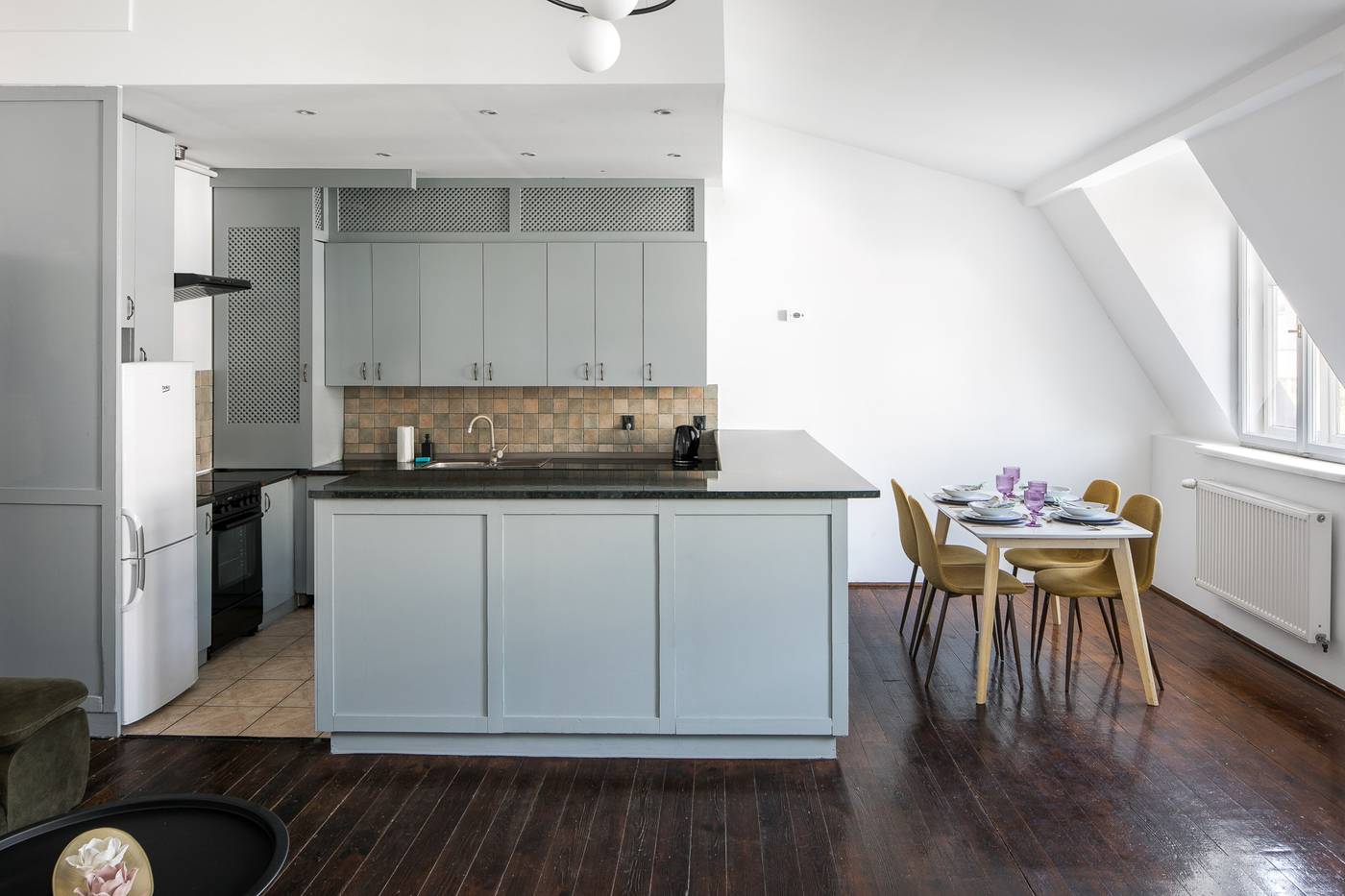 Green-Avenue-Apartments-Room-5