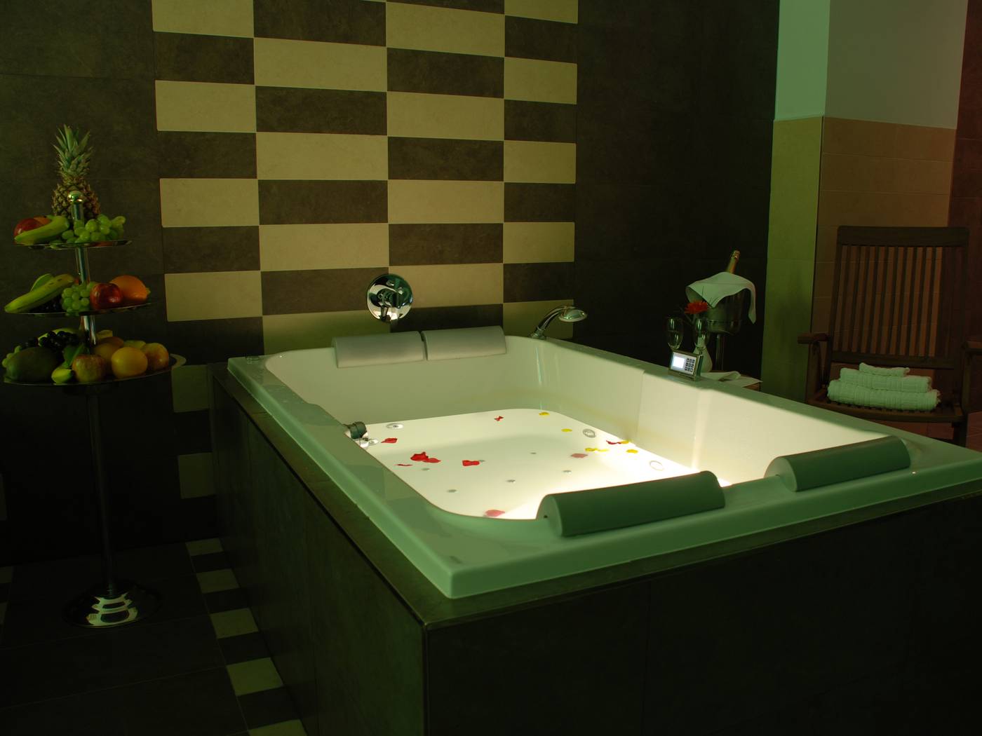 EA-Hotel-DownTown-Sports-and-Entertainment-42