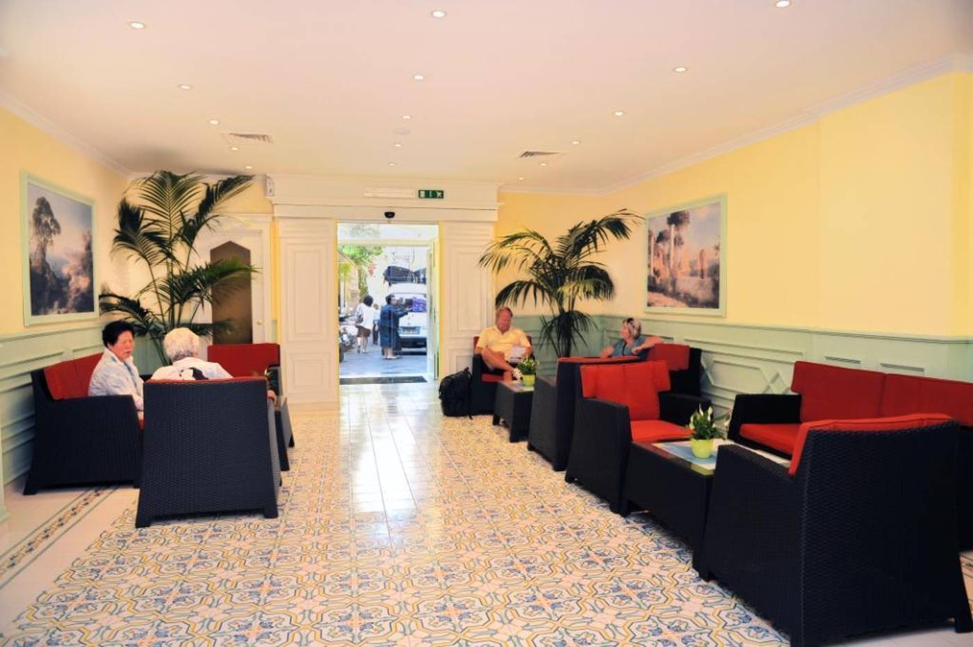 Astoria-Sorrento-Lobby-27