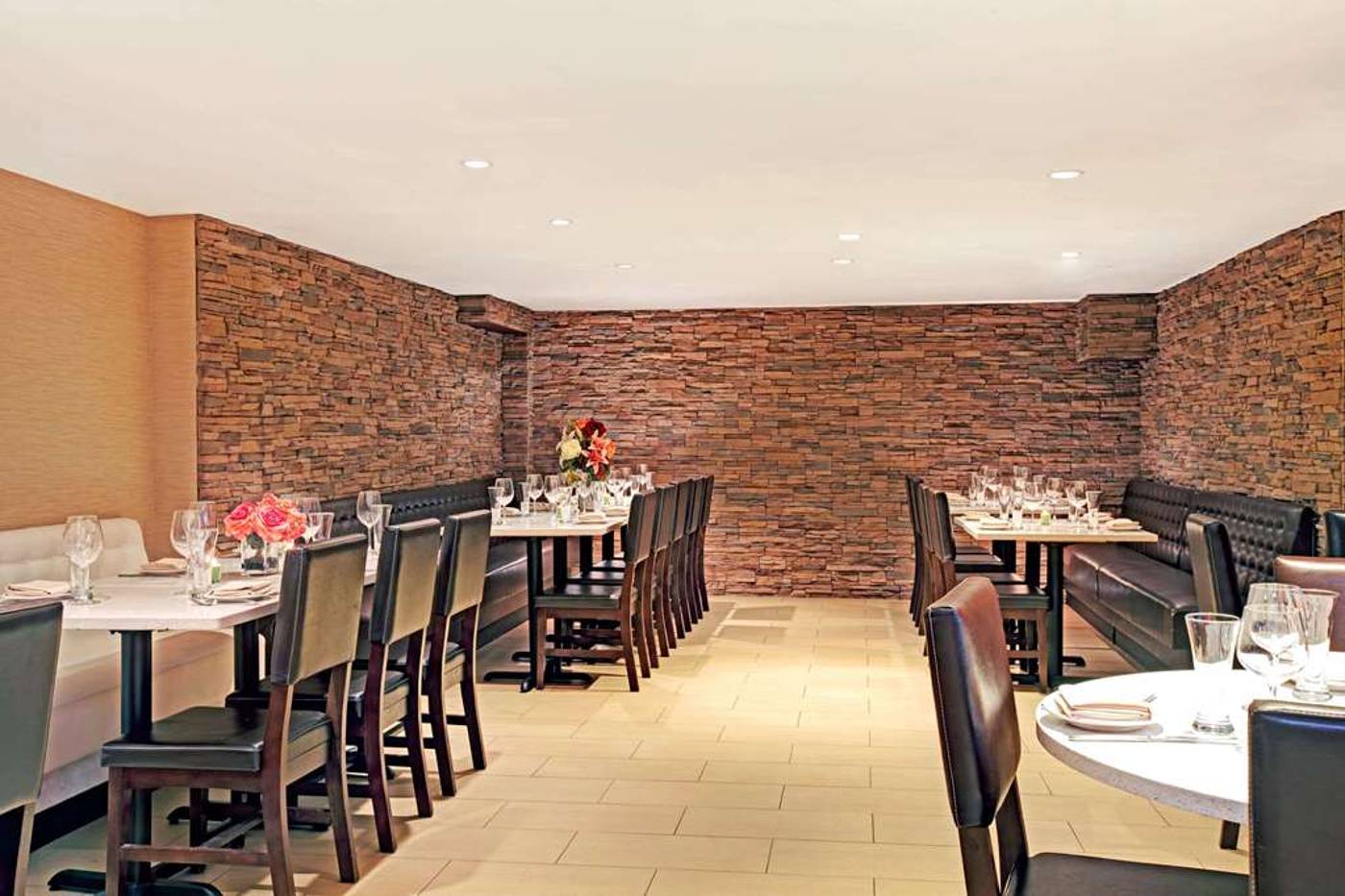 Wyndham-Garden-Chinatown-Pool-37