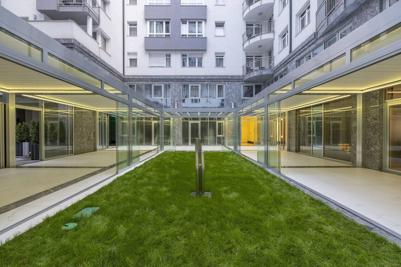 Silver-Crown-Hotel---Residence--Palace-Quarter-Terrace-3