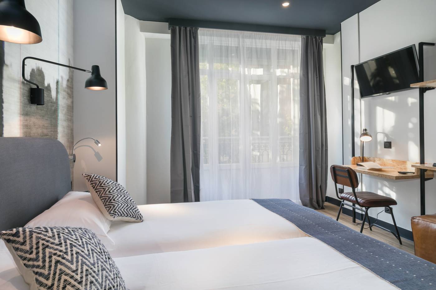 Best-Western-So-Co-by-HappyCulture-Room-7