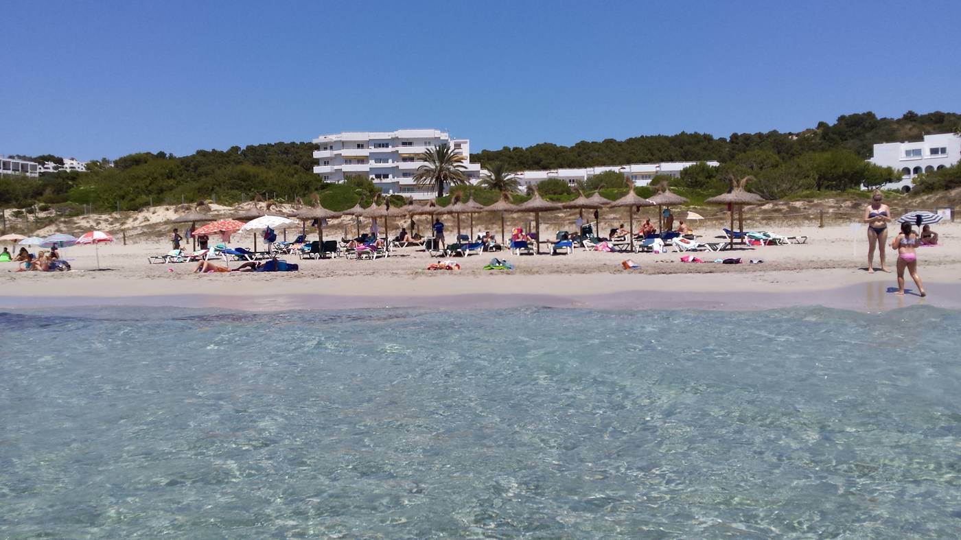 Hamilton-Court-Beach-58