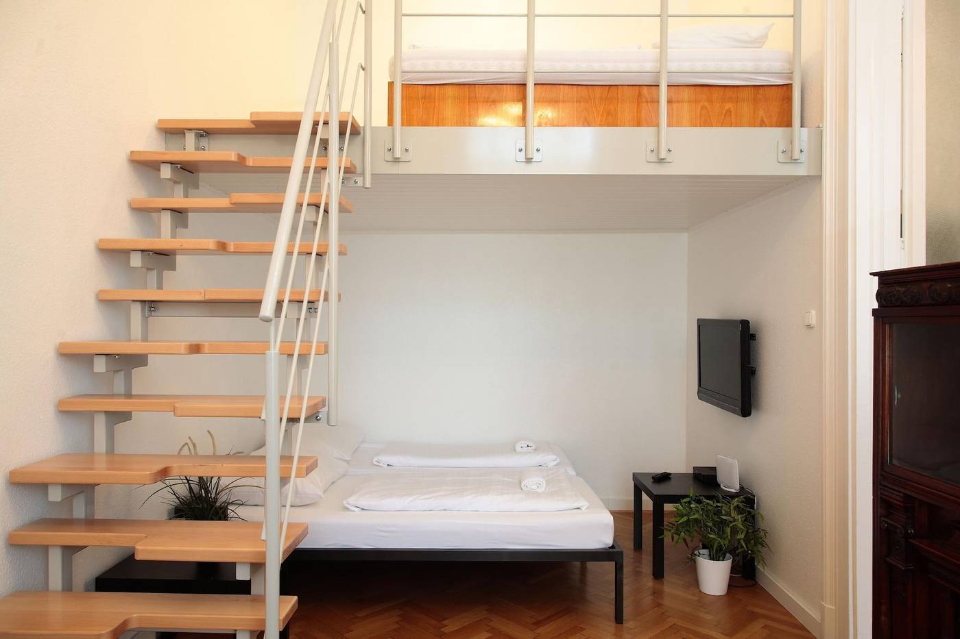 Maverick-Apartments---Vintage-Doubles-Room-16