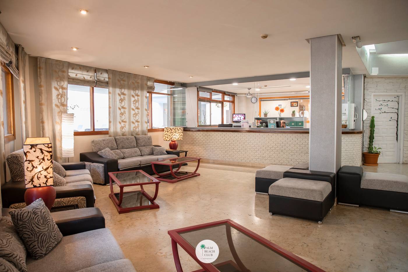 Apartamentos-Palm-Beach-Club-Lobby-20