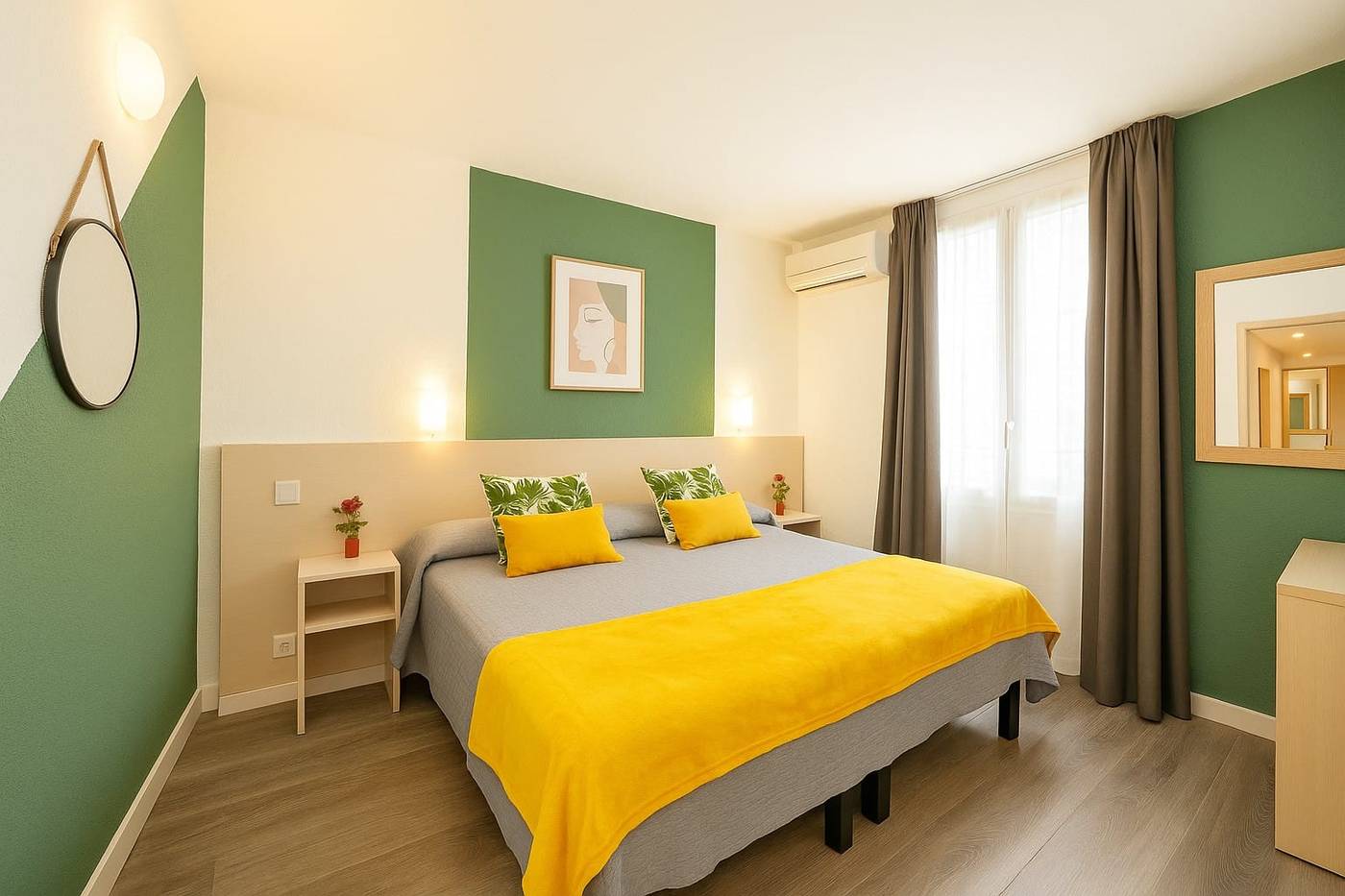 Parisien-France-MENTON -Room-8