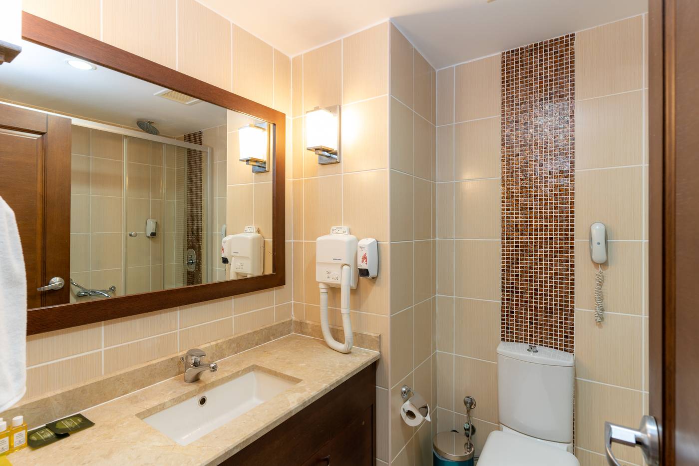 Latanya-Park-Resort-Room-20