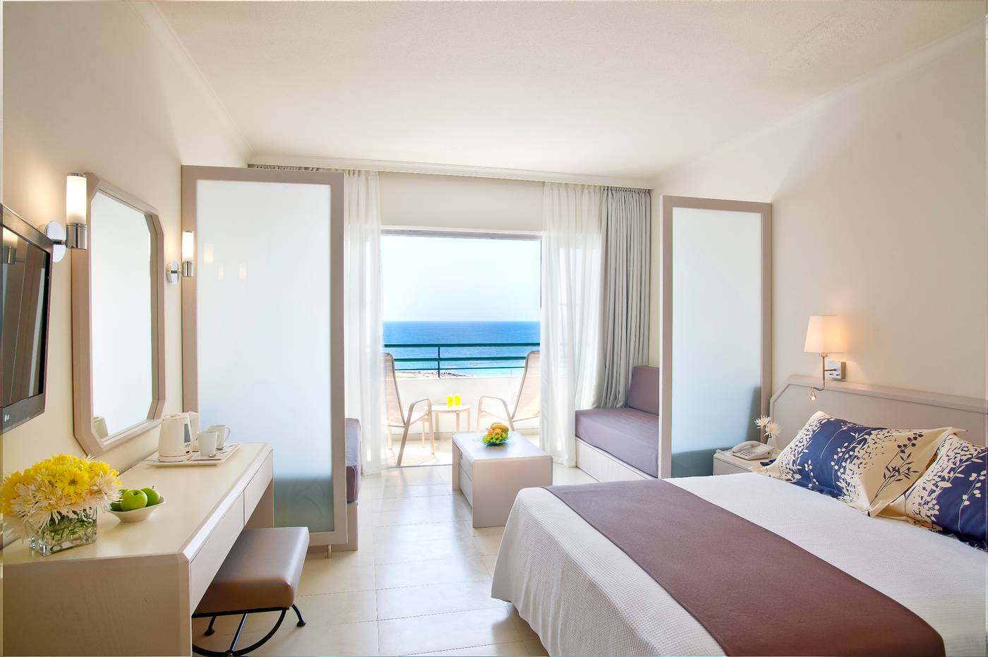 Louis-Imperial-Beach-Room-18