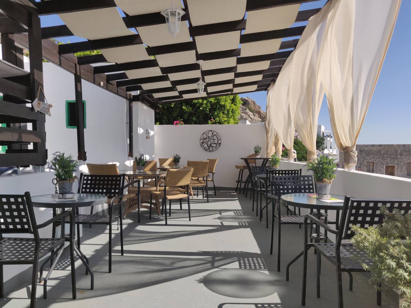 Xenones-Lindos-Bar-6