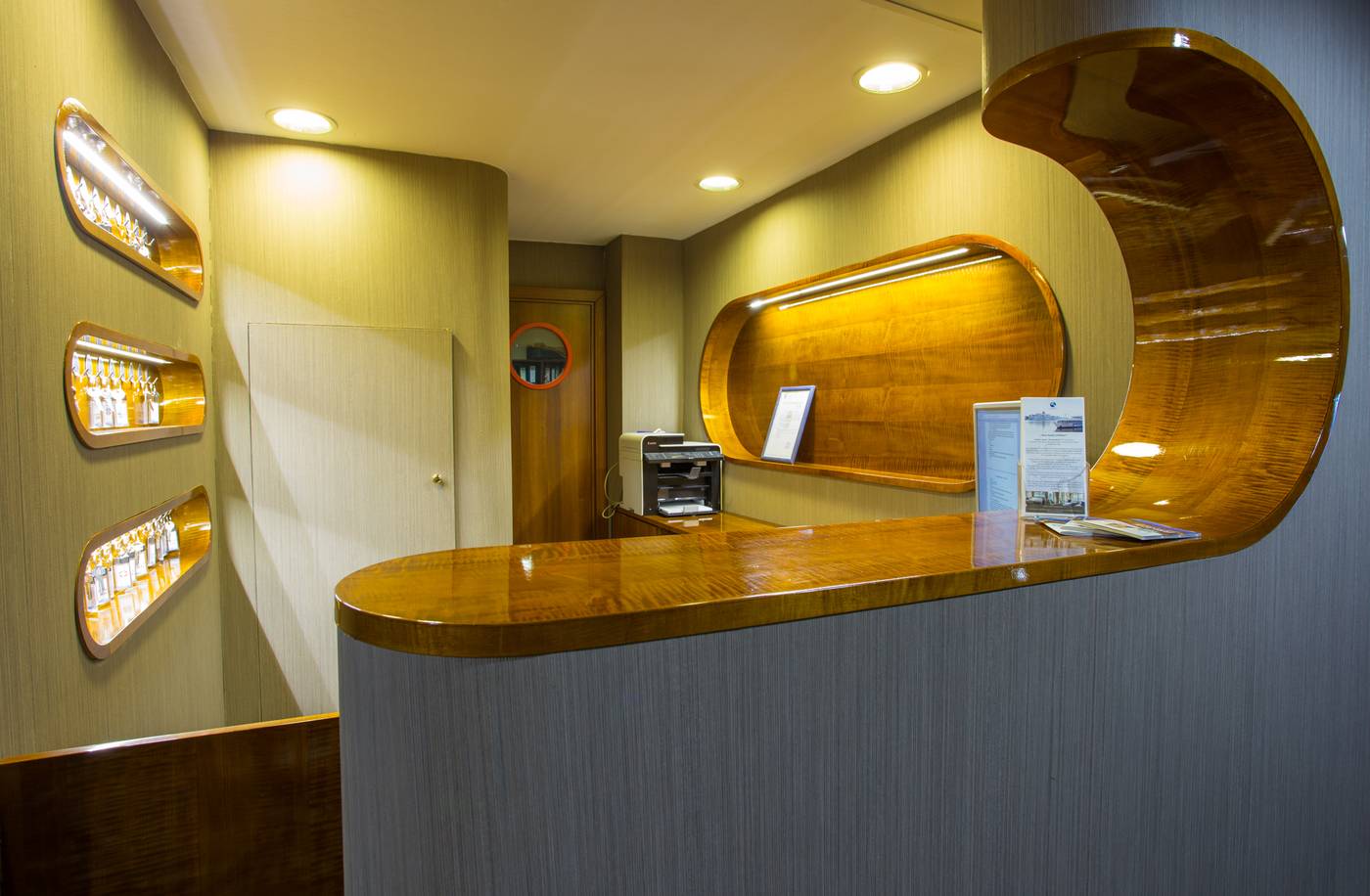 Grand-Jules-Boat-Hotel-Budapest-Lobby-5