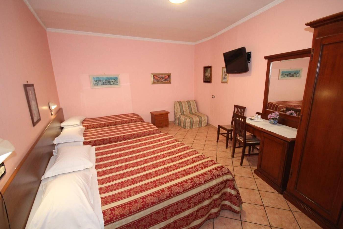 Hotel-Marisa-Room-10