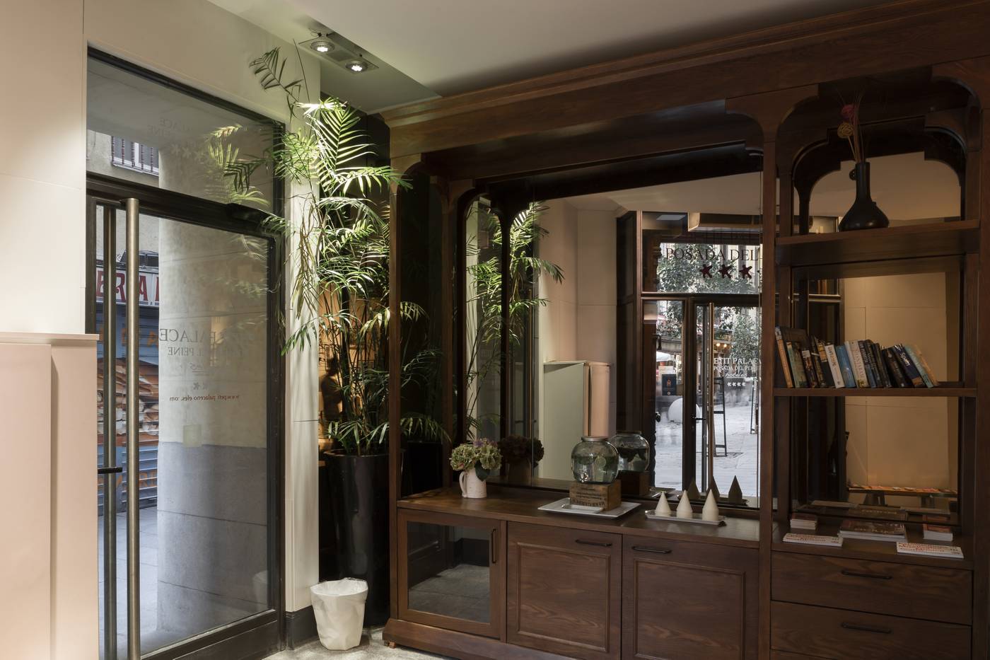 Petit-Palace-Posada-del-Peine-Lobby-6