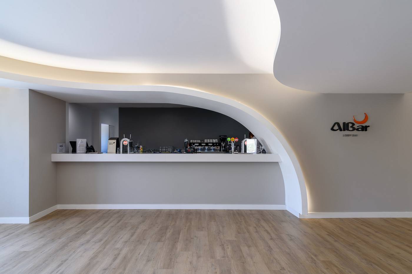 Jupiter-Albufeira-Hotel---Family---Fun-Bar-44