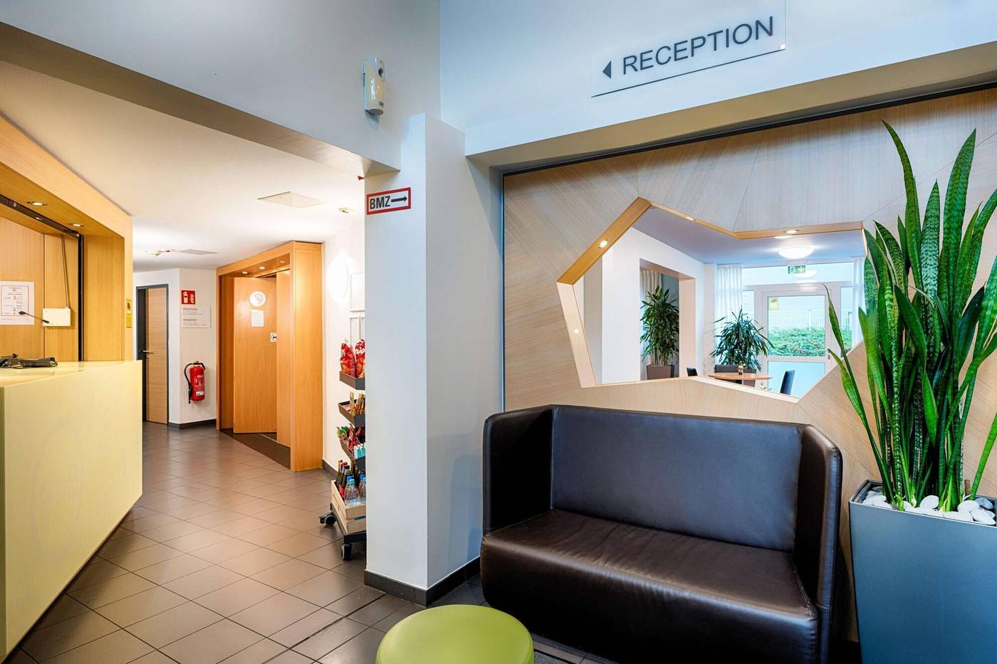 B-b-Hotel-Koln-frechen-Lobby-6