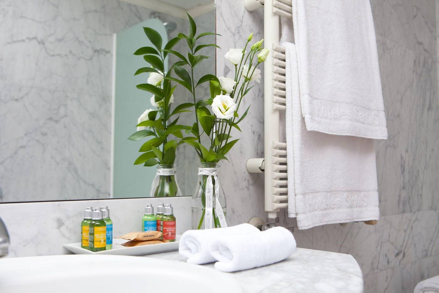 Santos-Agumar-Room-29