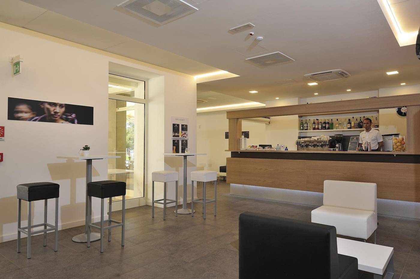 Hotel-Club-Torre-Salinas---Adults-Only-Bar-30