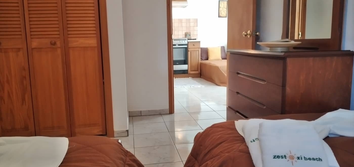 Zest---Xi-Beach-Room-43