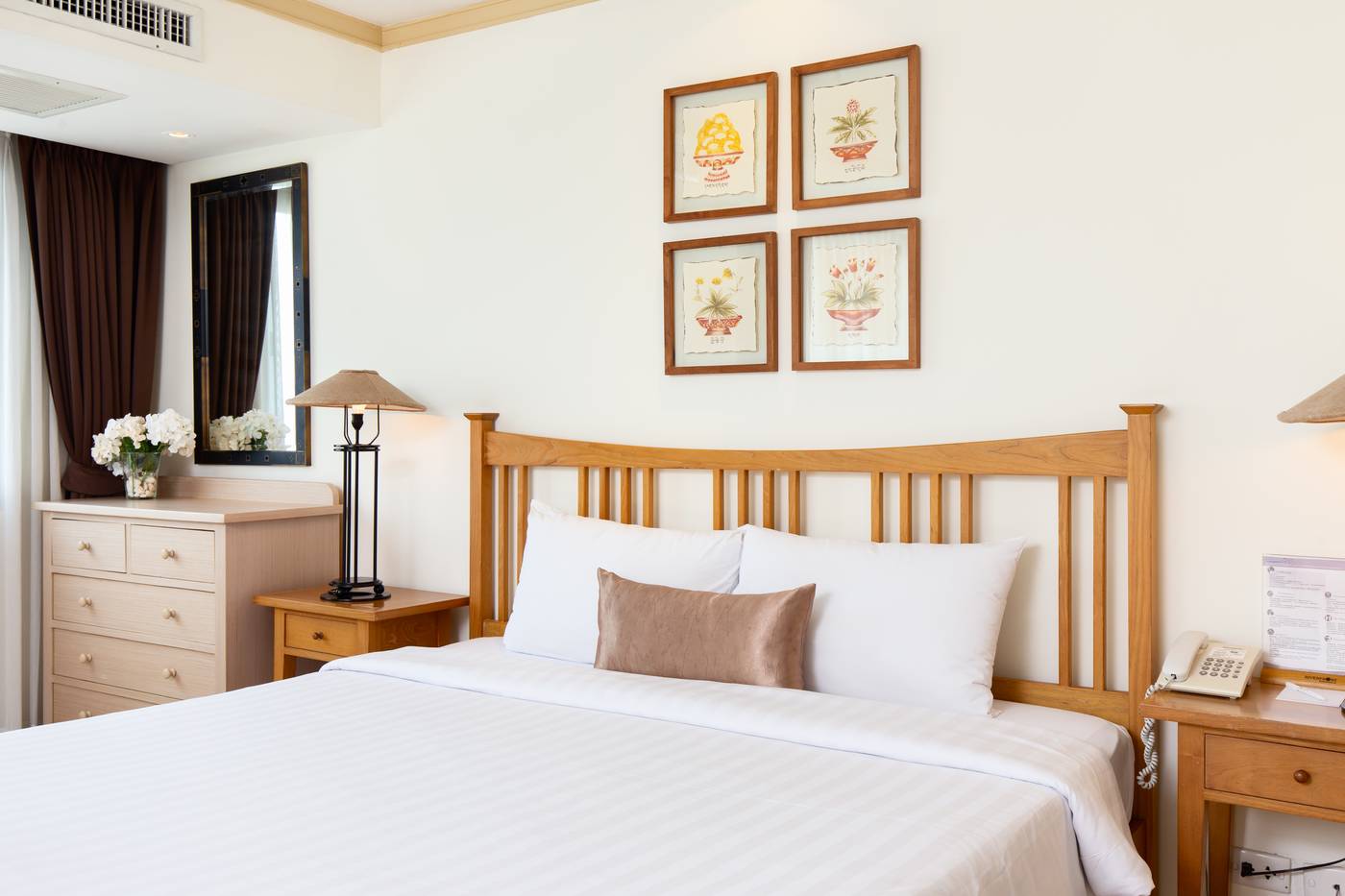 Riverfront-Bangkok-Room-28