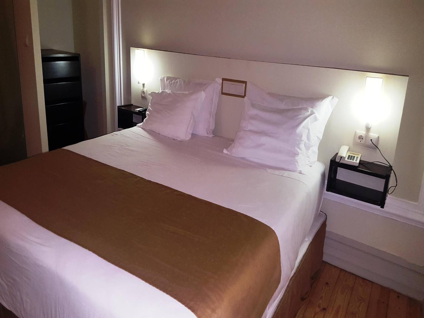 Hotel-De-Moura-Room-35