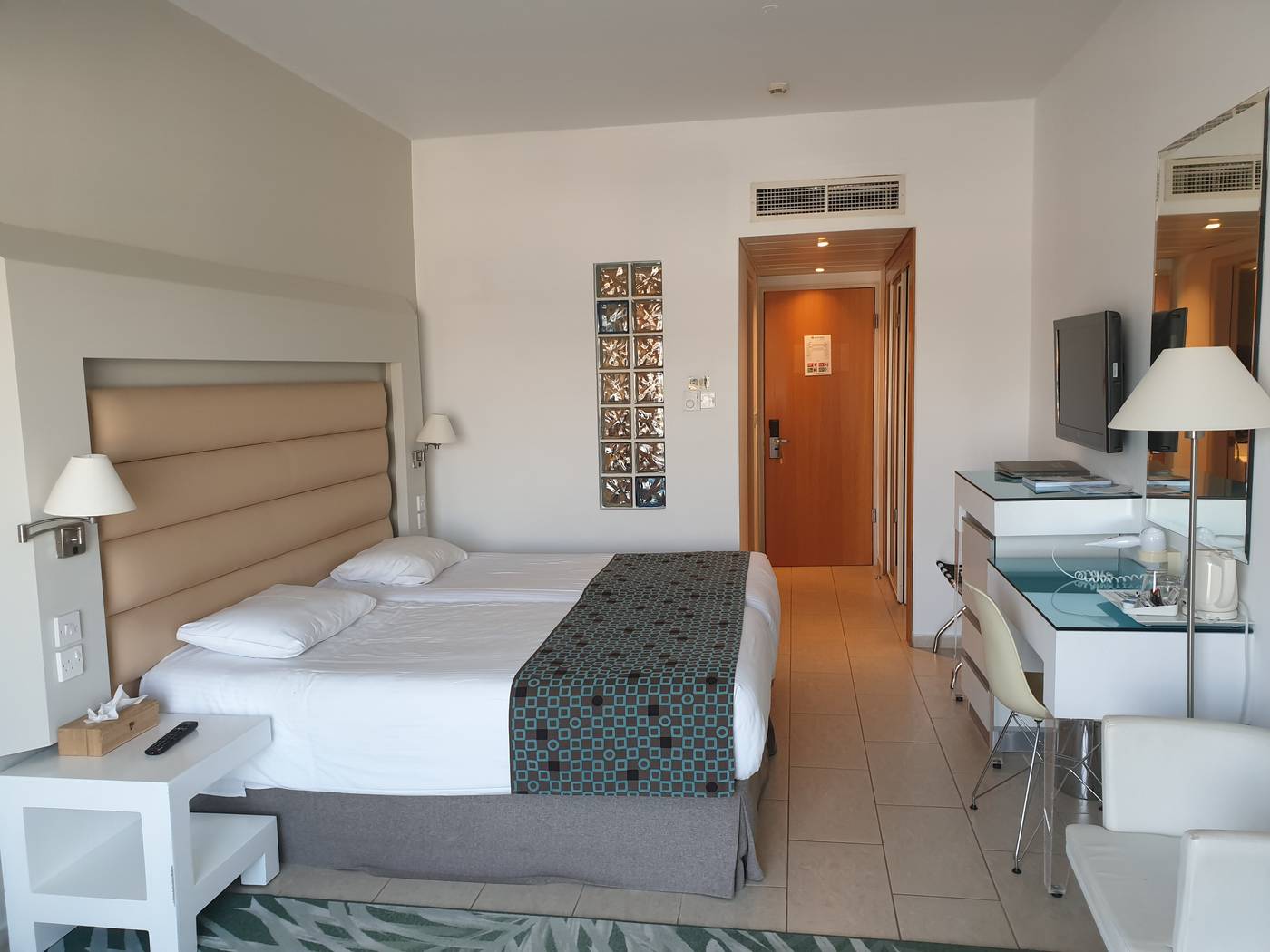 Leonardo-Cypria-Bay-Room-30