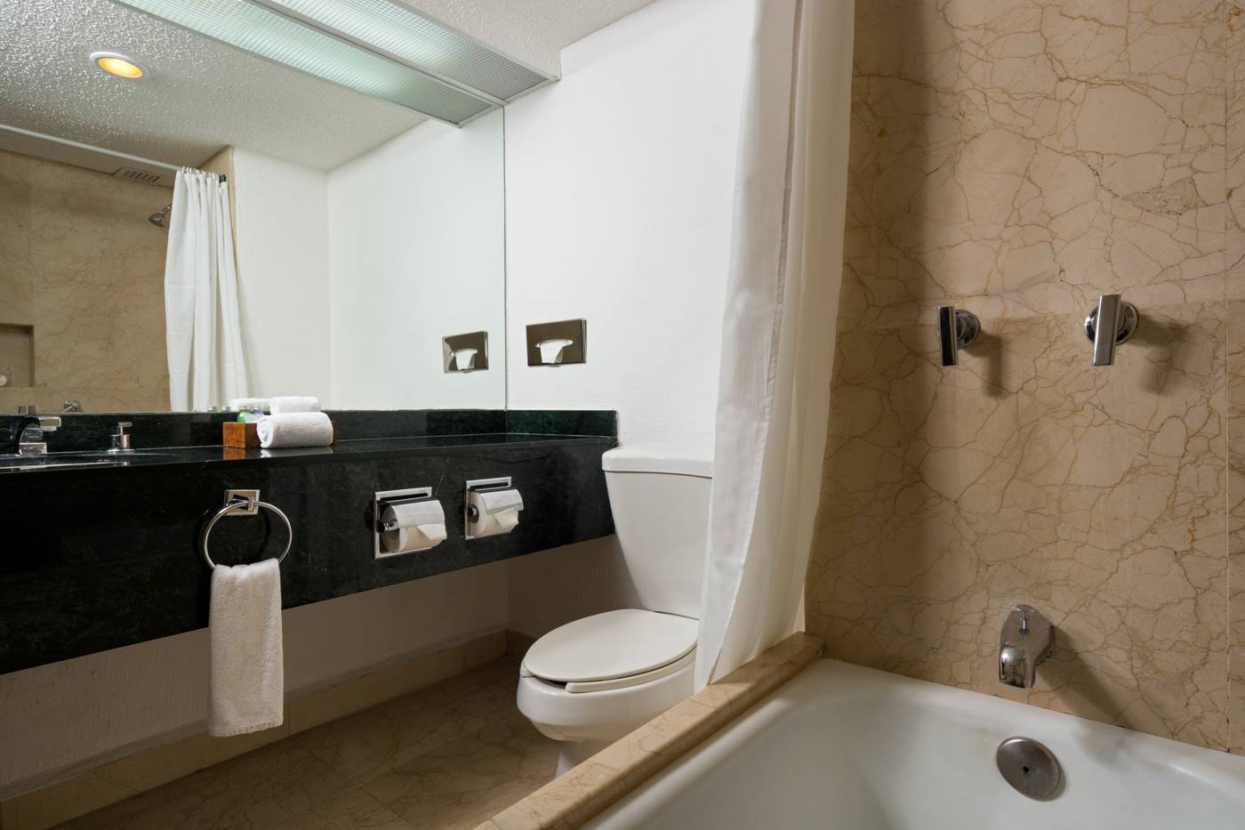 Flamingo-Cancun-Resort-Room-33