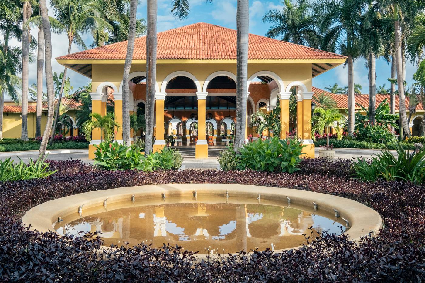 Iberostar-Waves-Paraiso-Beach-Lobby-12