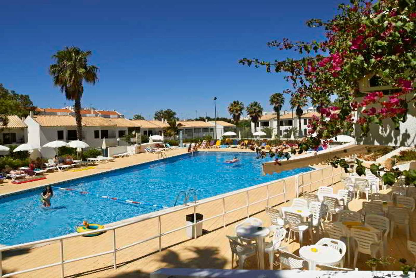 Cheerfulway-Vila-Alba-Apartamentos-Pool-6