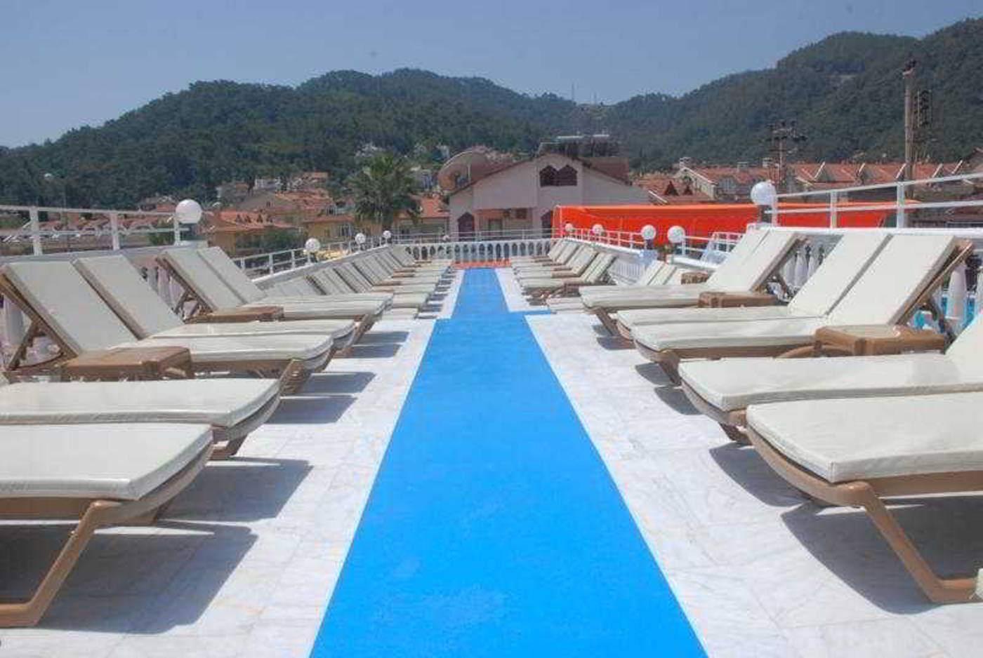Mustis-Royal-Plaza-Terrace-7
