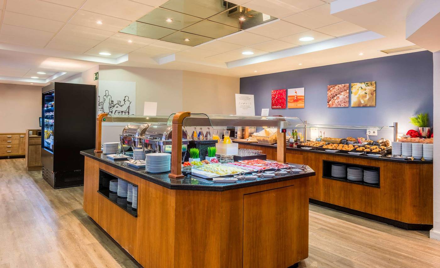 Hotel-Madrid-Centro-Affiliated-by-Melia-Restaurant-22